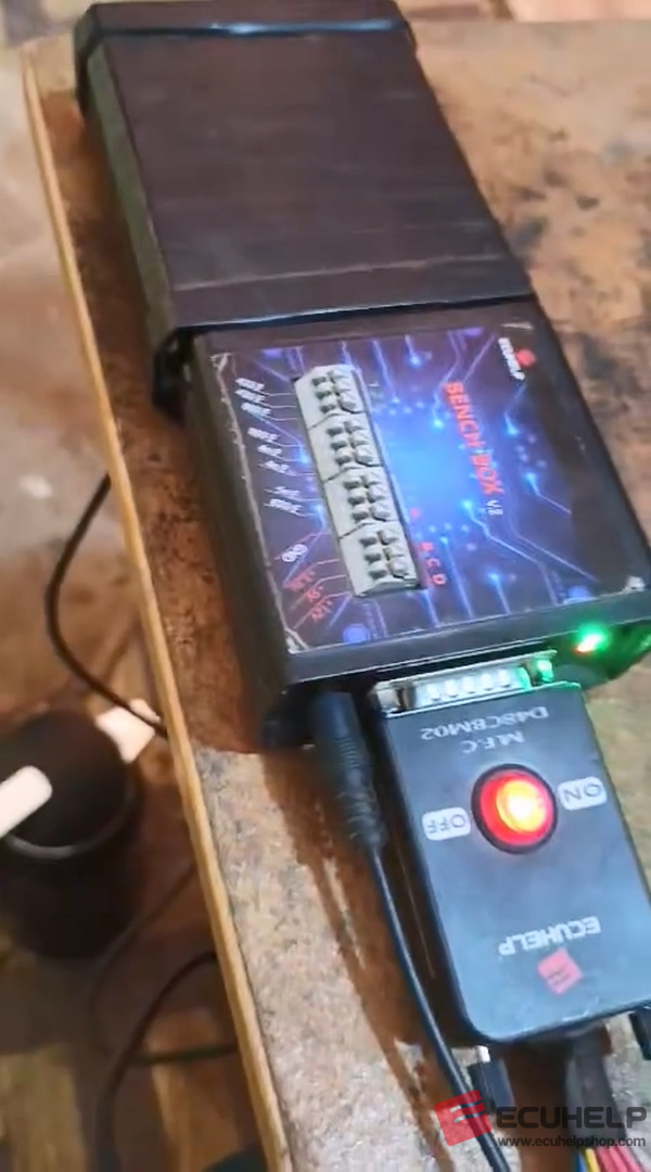 KT200 V2 Read Write Hyundai MB275700-57XX RENESAS SH72546 on Bench-03